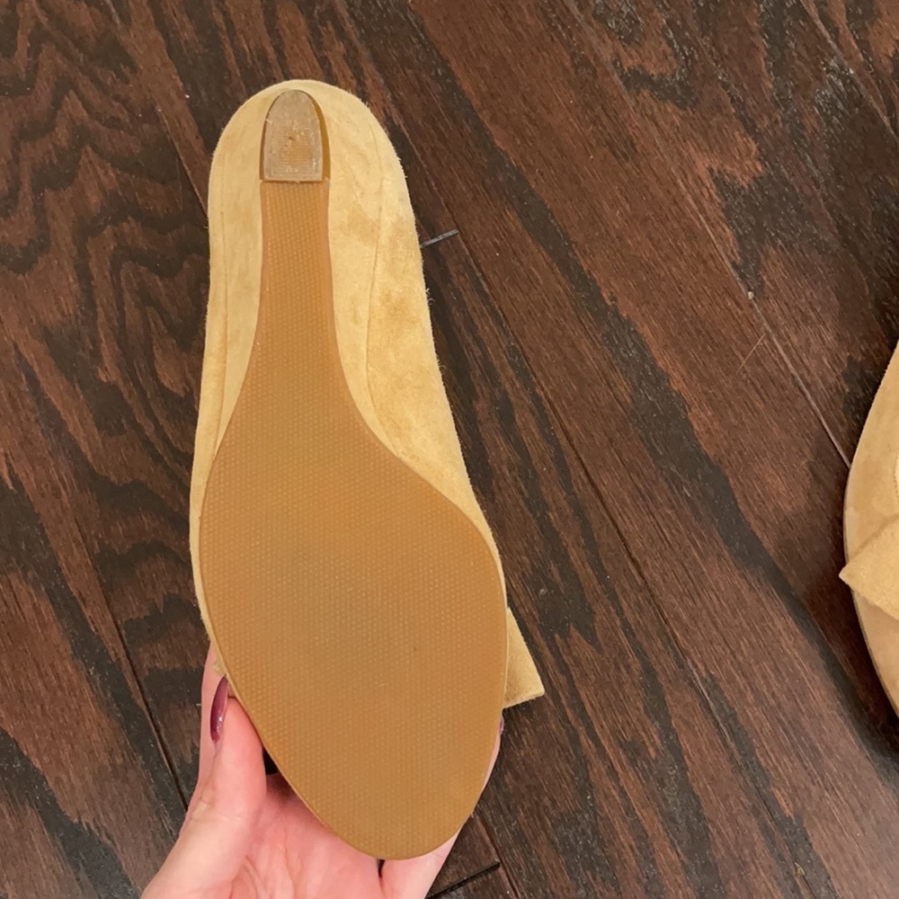 Butter ballet flats with a teeny heel - Picture 5 of 6